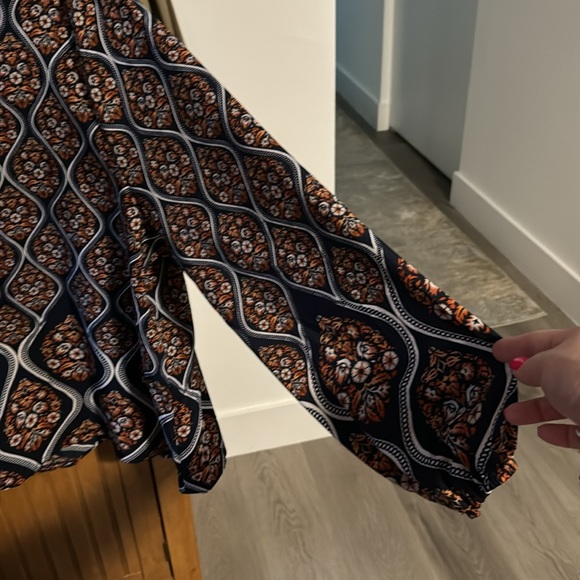 Emery Rose floral/plant print top - Picture 3 of 4